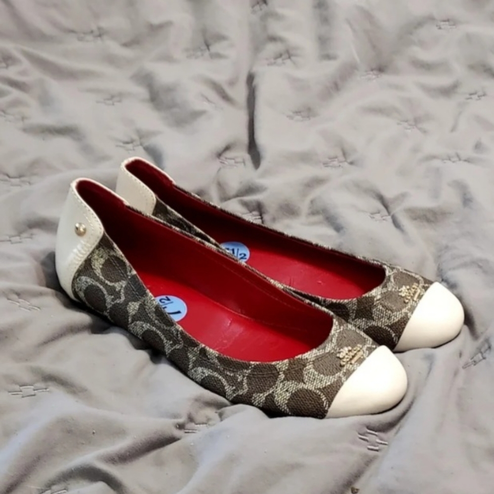 Coach Chelsea Signature Logo Leather Ballet Flats Brown white 7.5 NWOB - Picture 3 of 9